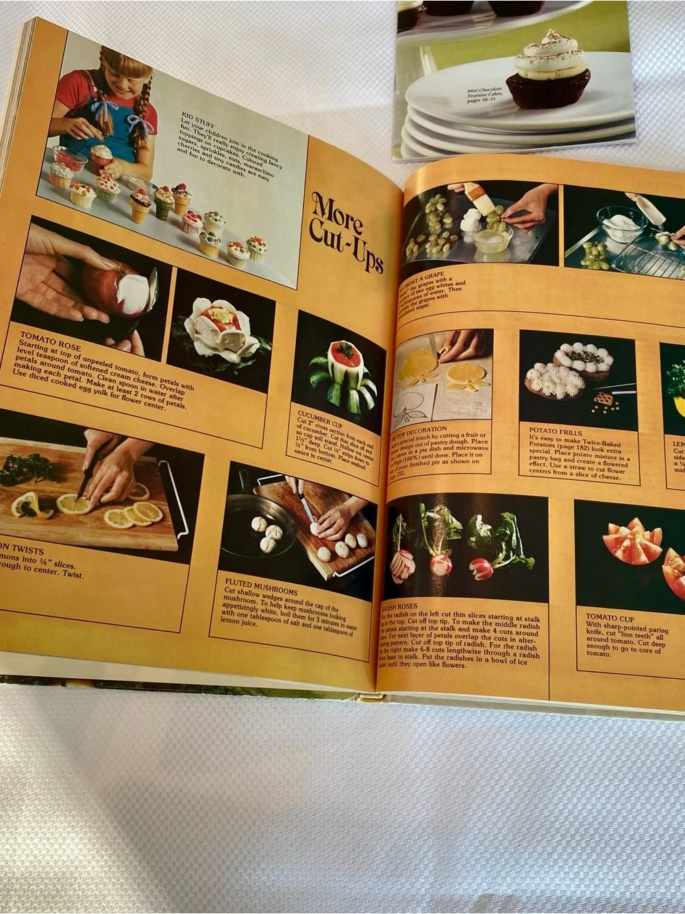 70s Tappen Microwave Cooking Guide - Green Cover 224 pages